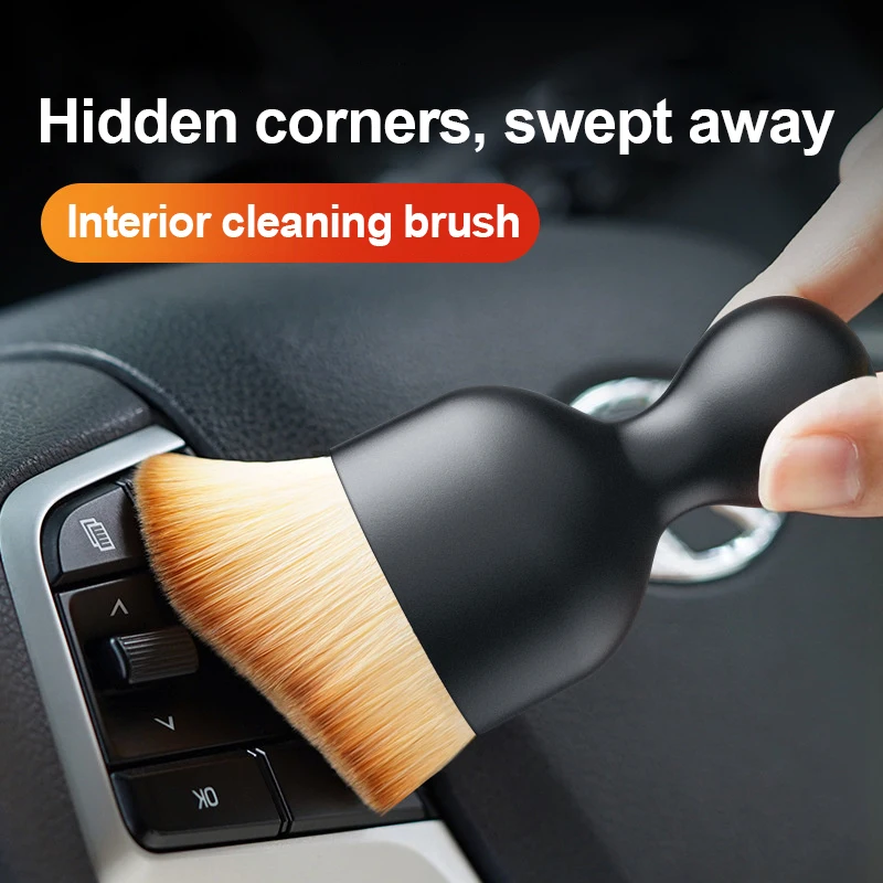 Щетка из мягкой щетины для чистки салона автомобиля