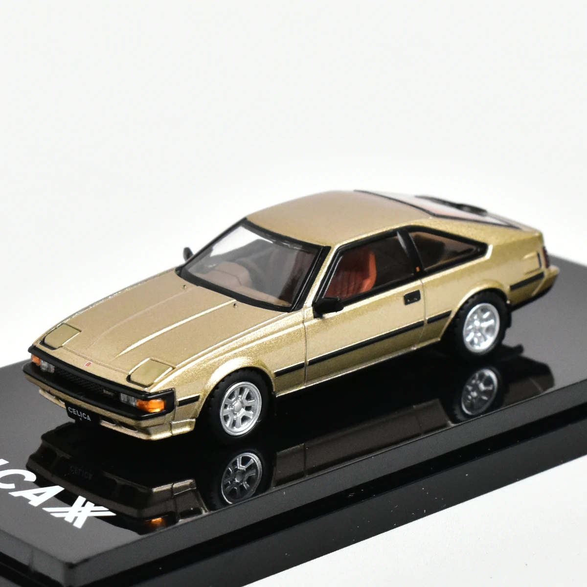 Фото Коллекционная модель автомобиля HJ Hobby Japan 1:64 Celica, литая под давлением, для демонстрации №3