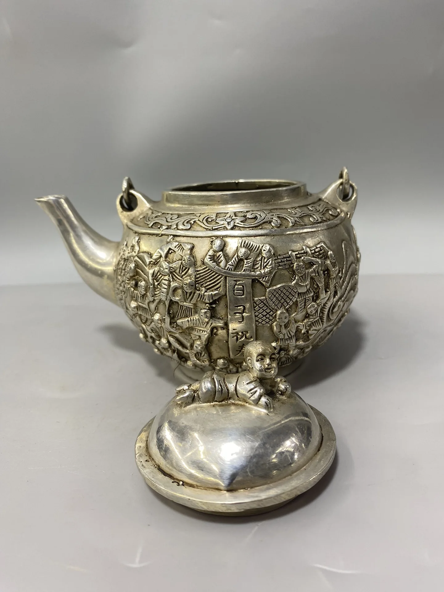 Белый медный горшок имеет красивый внешний вид изысканное мастерство и