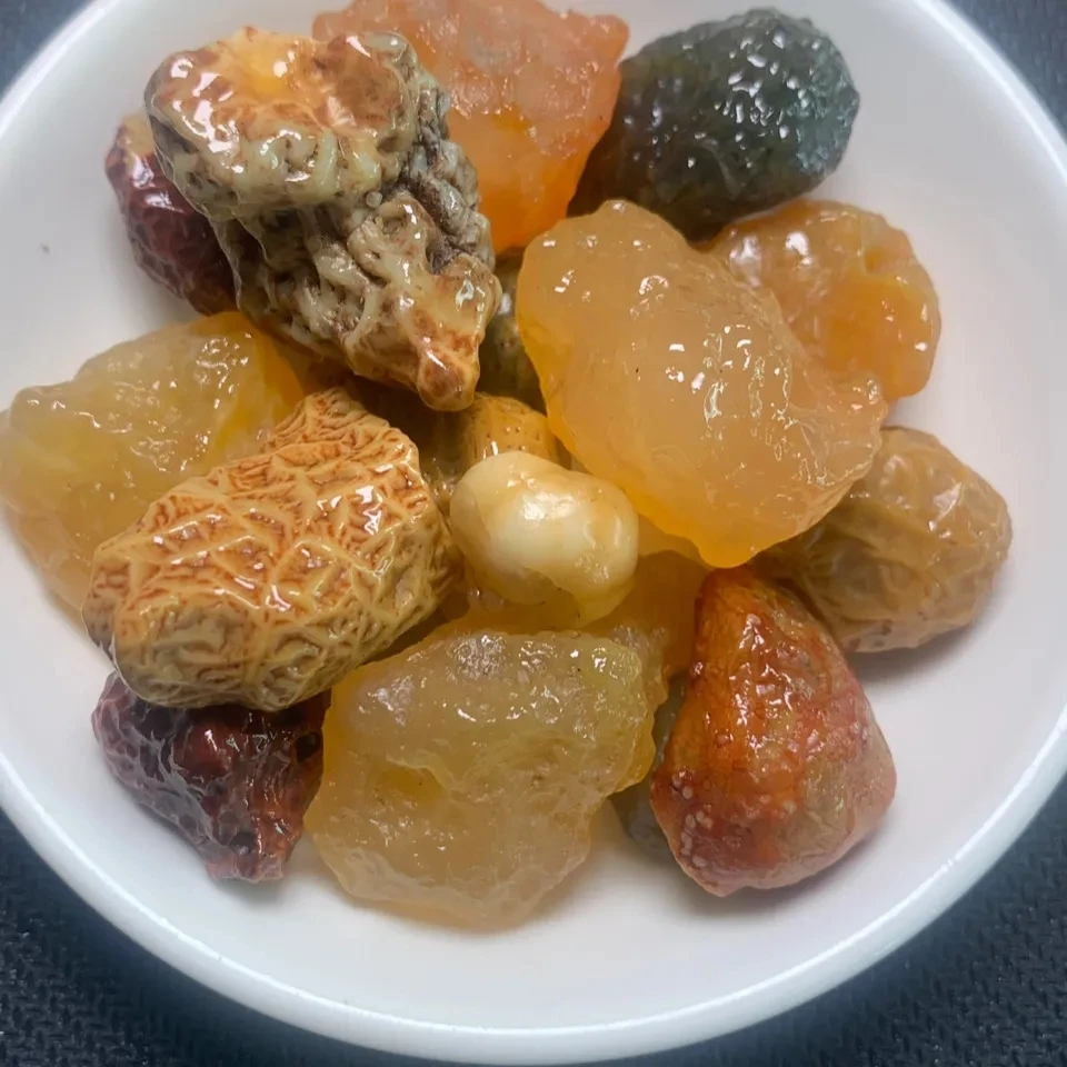 A Plate Of Natural Stone Natural Crystal Alxa Gobi Stone Stone Agate Color Jade Alxa Pure Natural Random