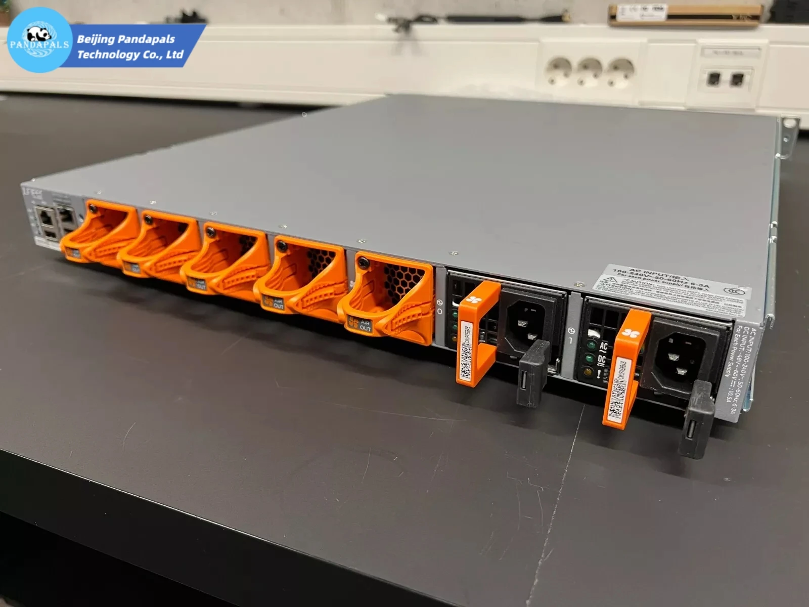 Оригинальные новые сетевые переключатели Juniper QFX5120-48Y-AFO QFX5120-48Y-AFI 10GbE 48 портов