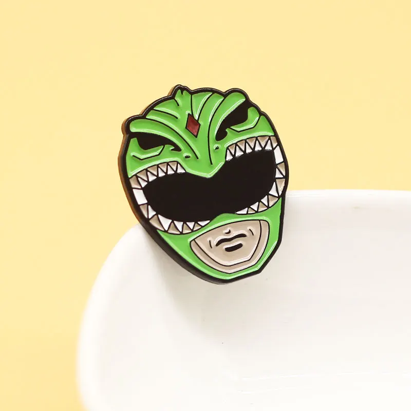 

Dear-you Personalized green warrior metal badge creative anime cartoon brooch fashion pins interesting clothing accessories