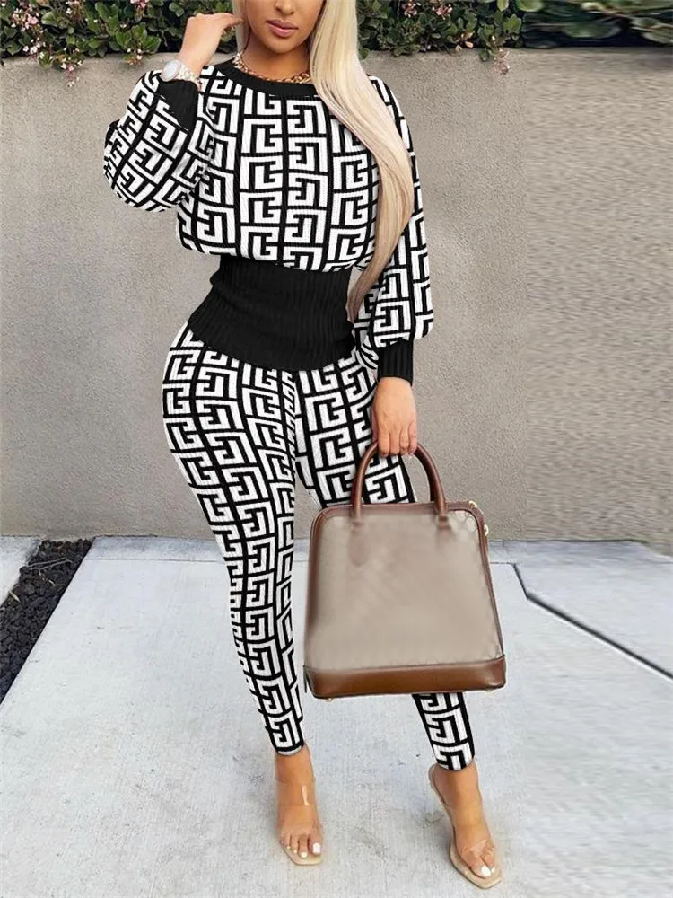 

Geometric Print Lantern Sleeve Top & Pants Set