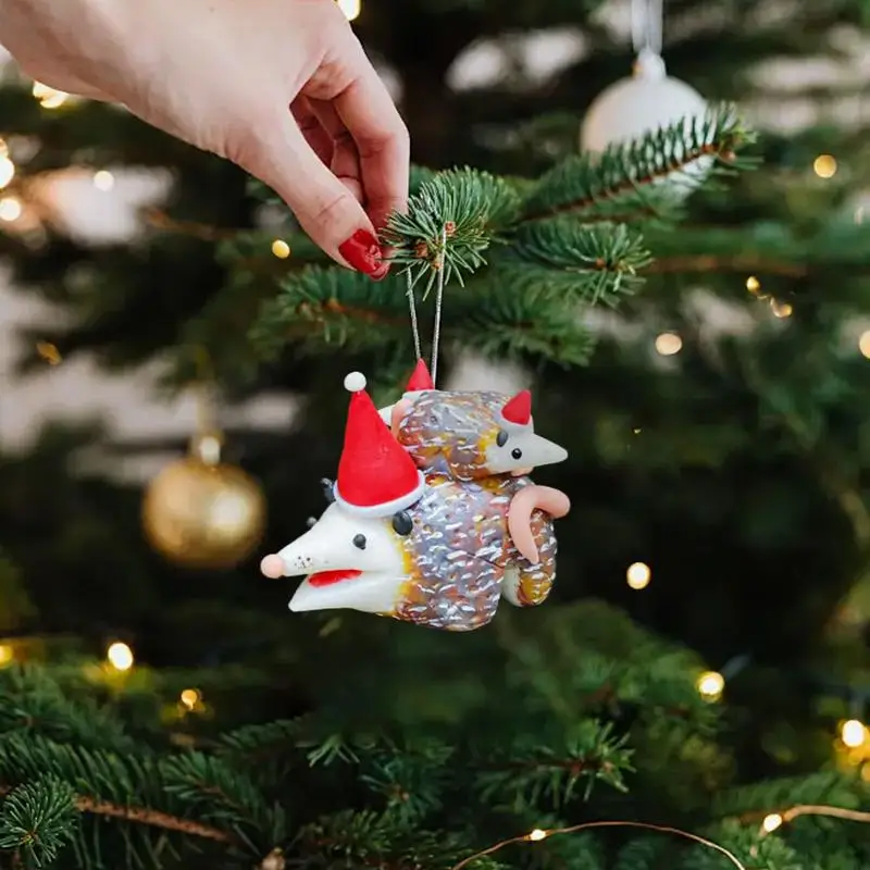 Смола Опоссум Настольное украшение Коллекция фигурок опоссума из красной шляпы