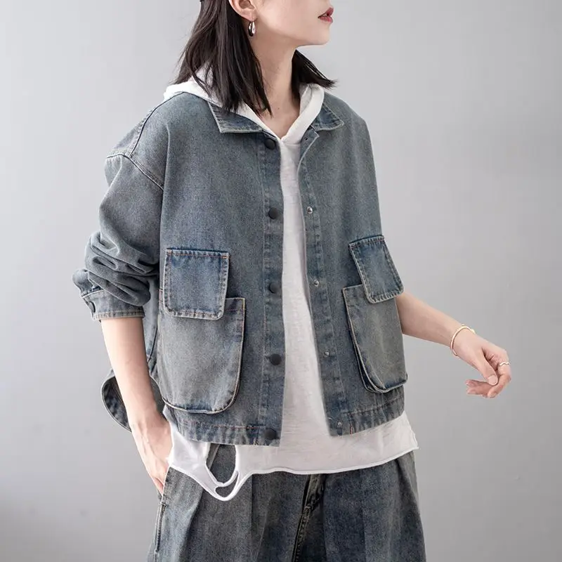 Куртка женская джинсовая короткая с большими карманами винтажная стирка модная