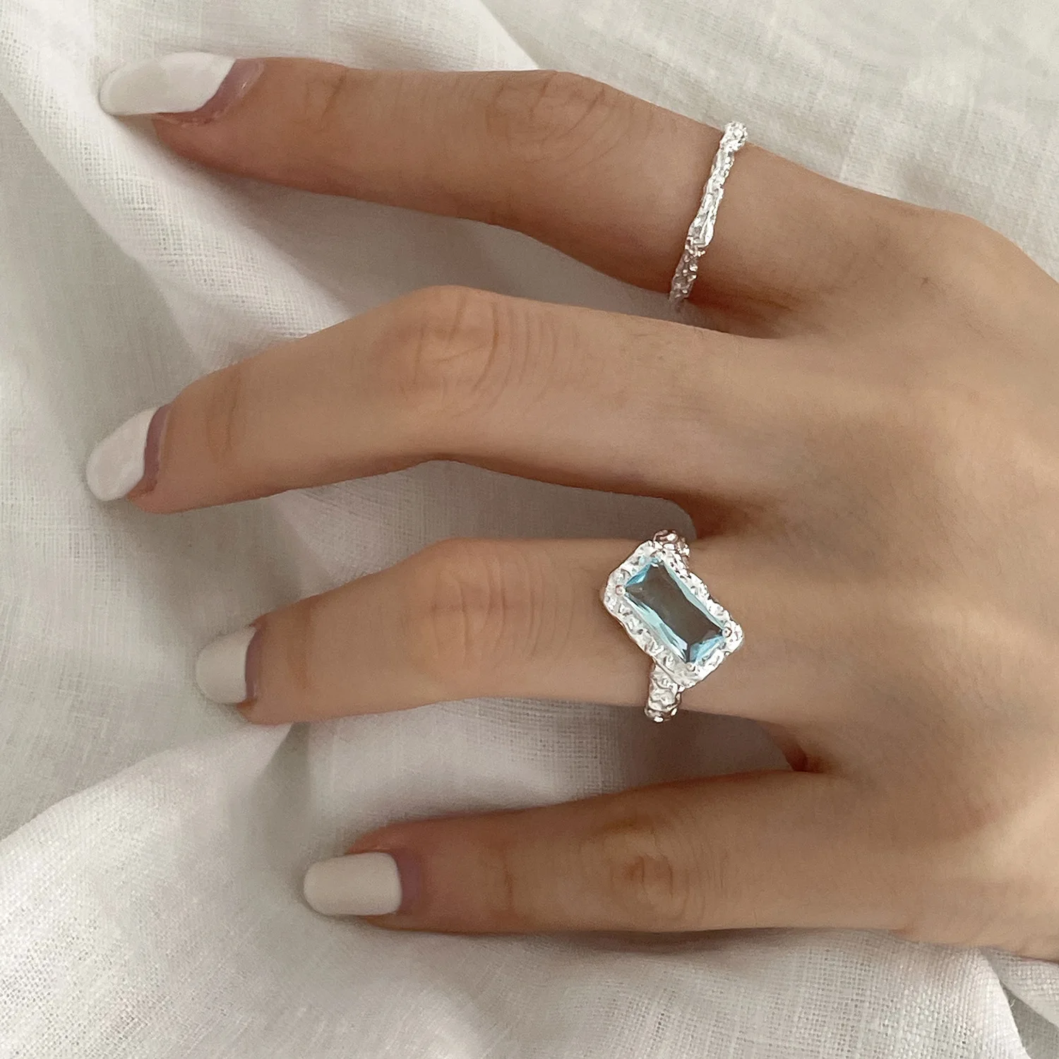 

Coconal Women Sweet Romantic Simple Rectangle Sparkling Blue Zircon Ring Boho Exquisite Ladies Wedding Charm Ring Jewelry Gift