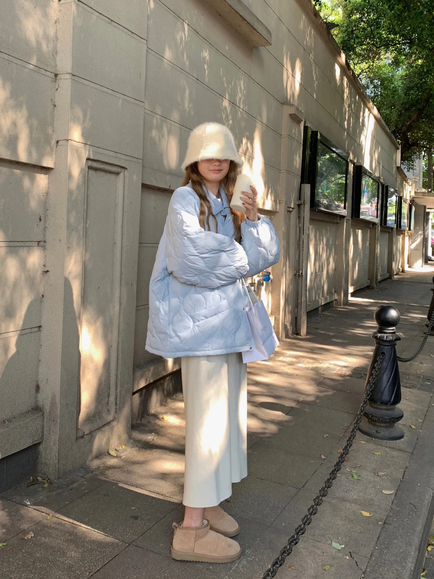 Осень-зима 2024 новый легкий пуховик женский белый утиный пух с короткими