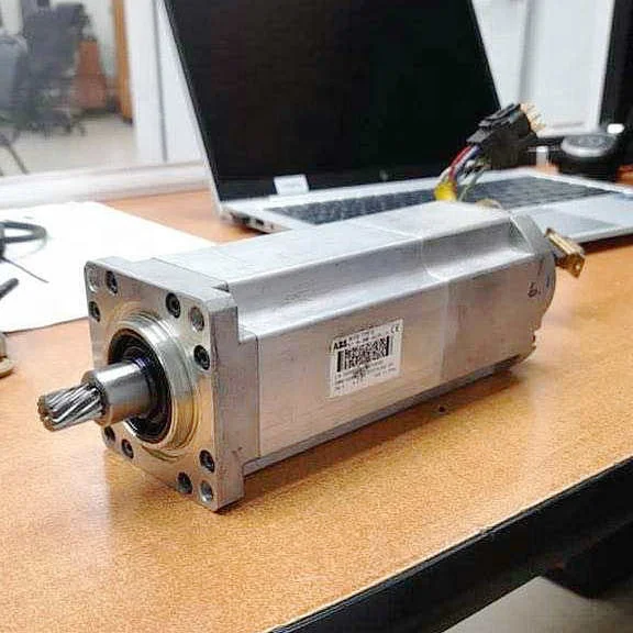 

Original New ABB AC Servo Motor 3HNP04378-1/01 SGMAS-05ARA-AB11 Robot servo motor