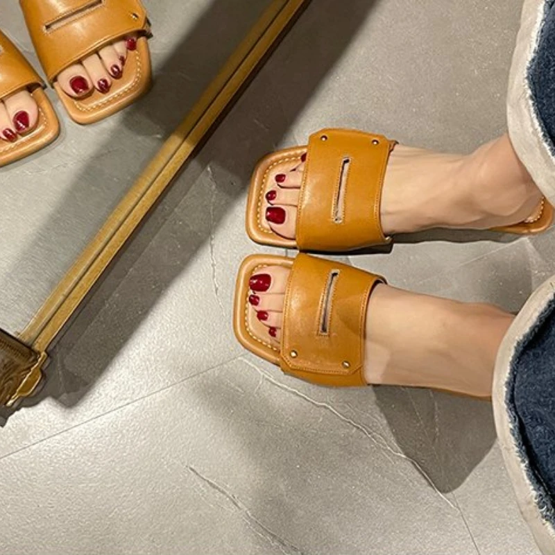 

Женские пляжные шлепанцы из ПУ кожи, Удобные однотонные металлические квадратные шлепанцы для отдыха и пляжа, лето 2023