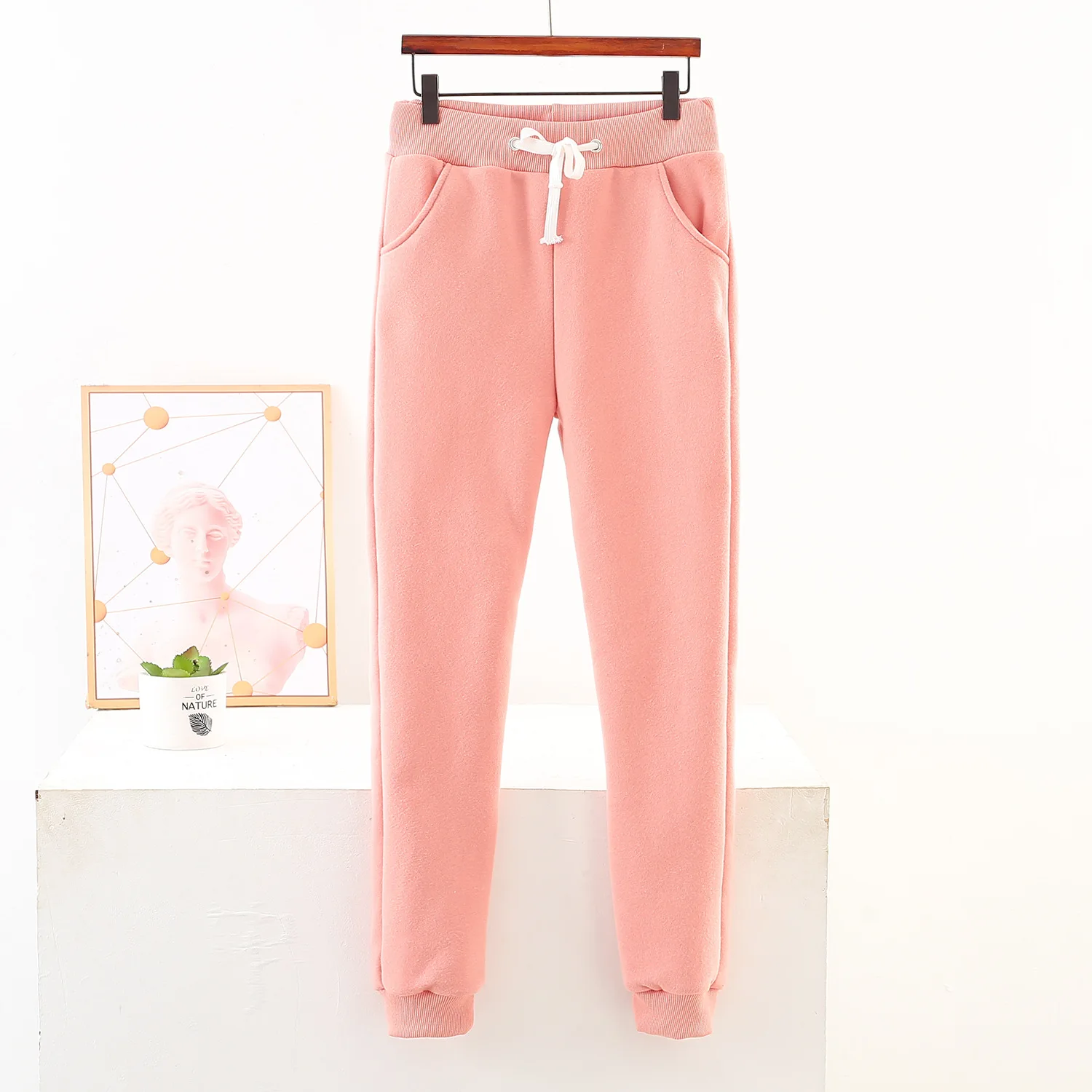 Рисунок 3 - Модная женская верхняя одежда 2023