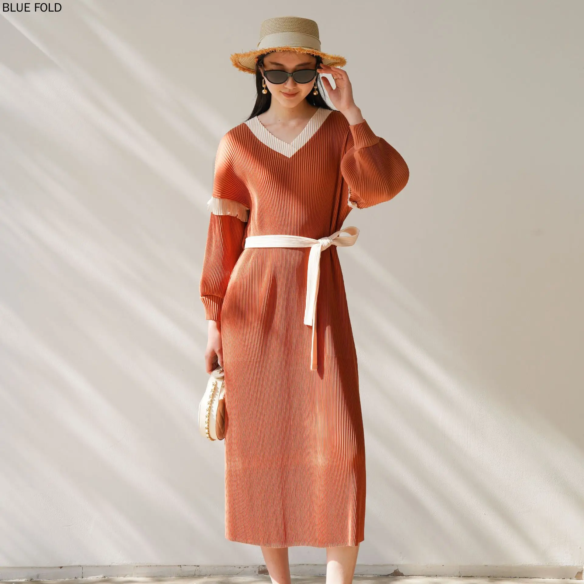 Платье женское Плиссированное с V-образным вырезом и кружевом