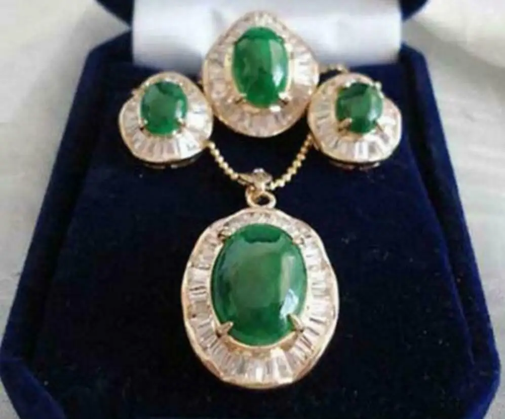 

Комплект из колье, серёг и кольца