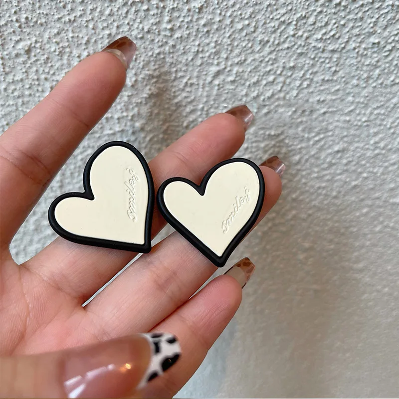 

Cute Korean Heart Stud Earrings Fashion Jewelry Unique Women's New Gift Boucle D'oreille Femme 2022 Brincos Para As Mulheres