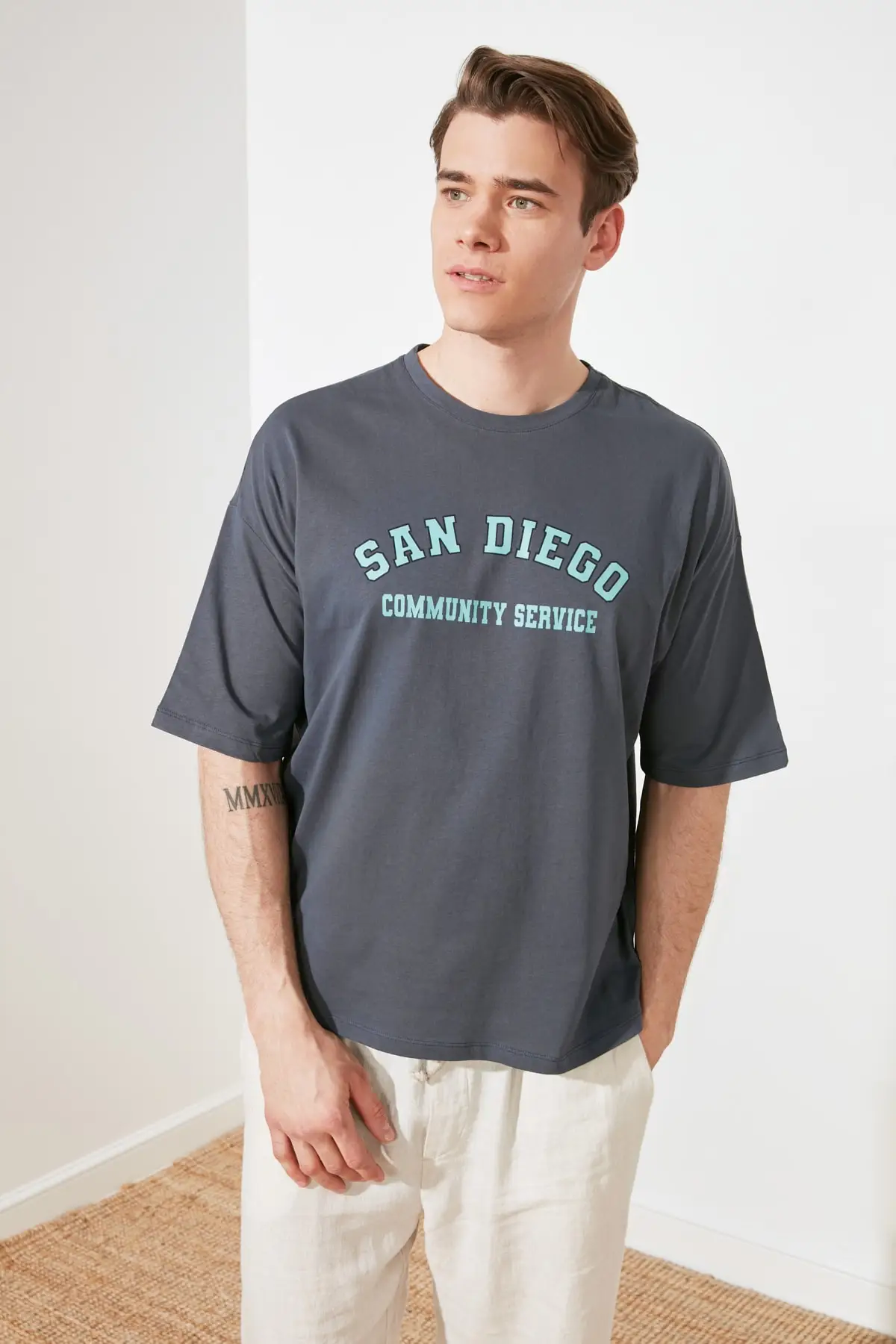 

Trendyol Men Oversize Bike Collar Printed Short-Sleeve T-Shirt TMNSS21TS1228