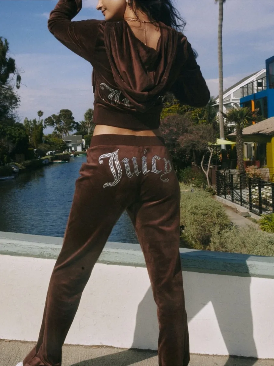 Комплект спортивных брюк из куртки на молнии с капюшоном и заниженной талией