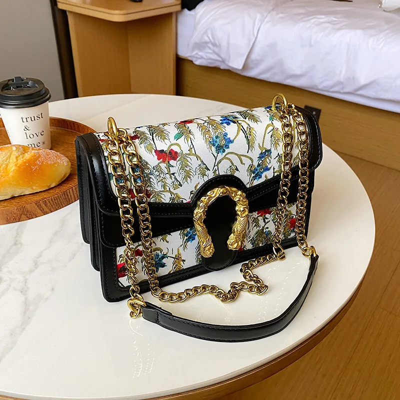 

2023 Fashion Women'S Bag Ethnic Style Printed Small Square Bag High-End Texture Shoulder Messenger Chain Clamshell Handbag Purse