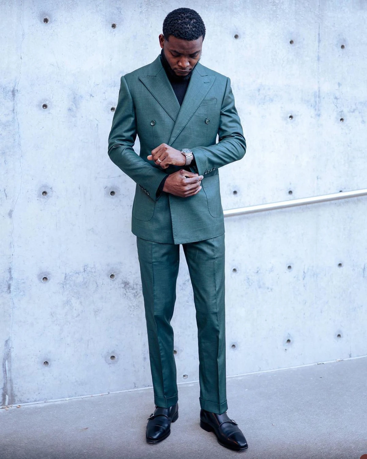 Рисунок 4 - Темно-зеленый мужской костюм из 2 предметов