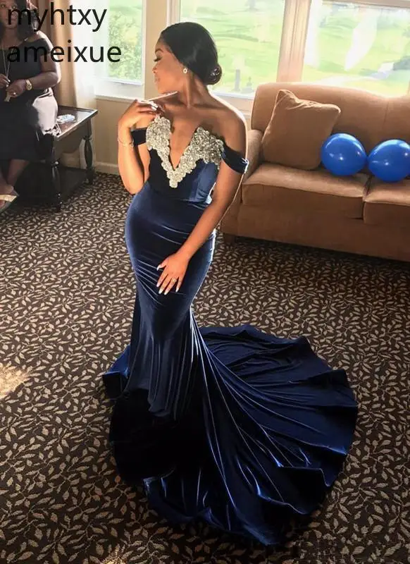 

Сексуальное темно-синее бархатное длинное вечернее платье русалки со шлейфом и открытыми плечами Роскошные бусины искусственная кожа кове...