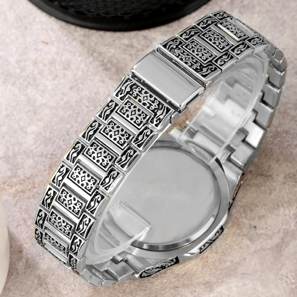 New Mens Watch Top Brand Luxury Silver Vintage Embossed Alloy Band Watch Fashion Business Quartz Wristwatch Gift for Boyfriend