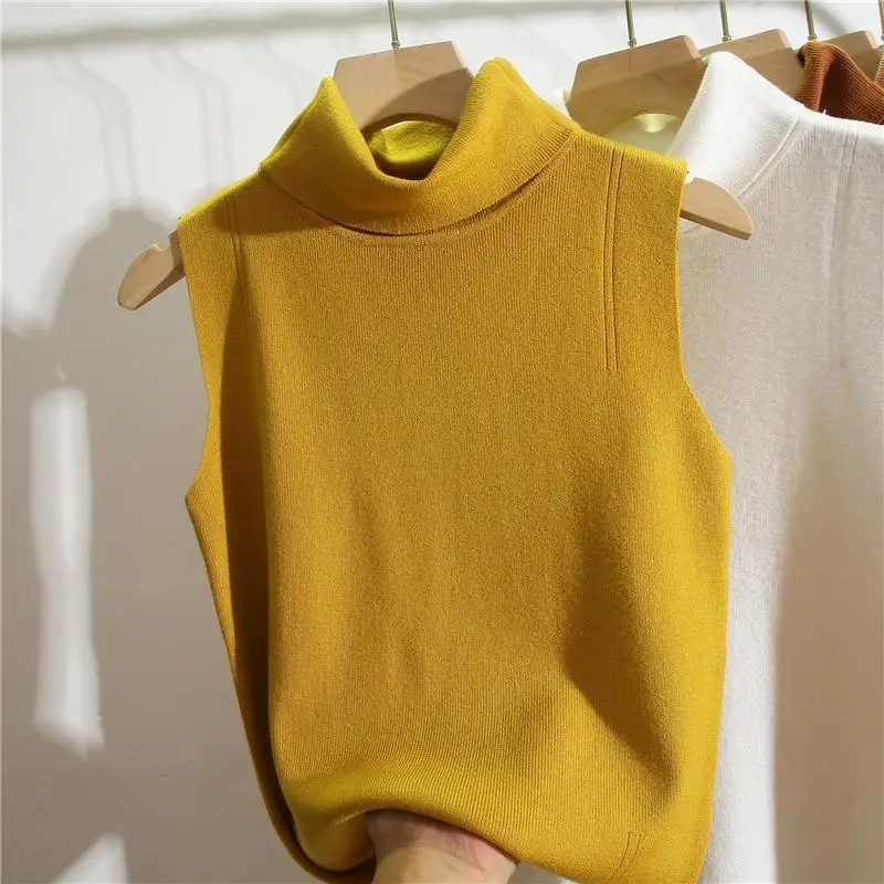 Пуловер с воротником-стойкой под водолазку