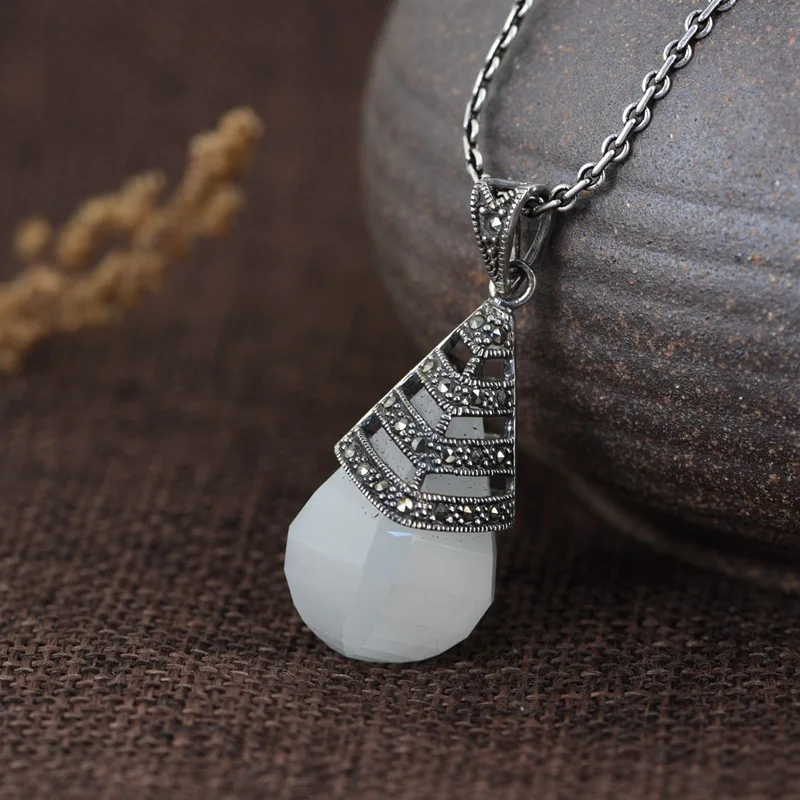 

Женский кулон из серебра 925 пробы с красным агатом