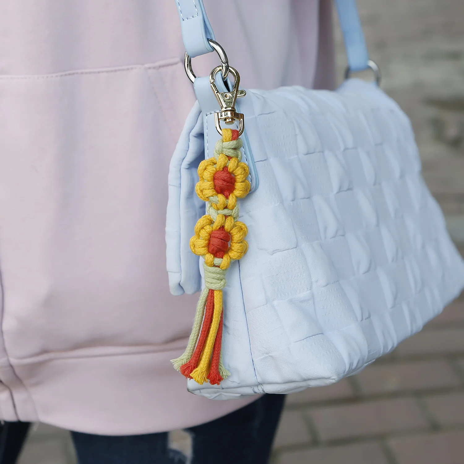 1Pcs Daisy Flower Key Chain Tassel Bohemian Style High-End DIY Hand-Woven Tassel Key Ring Keychain Bag Pendant Accessories