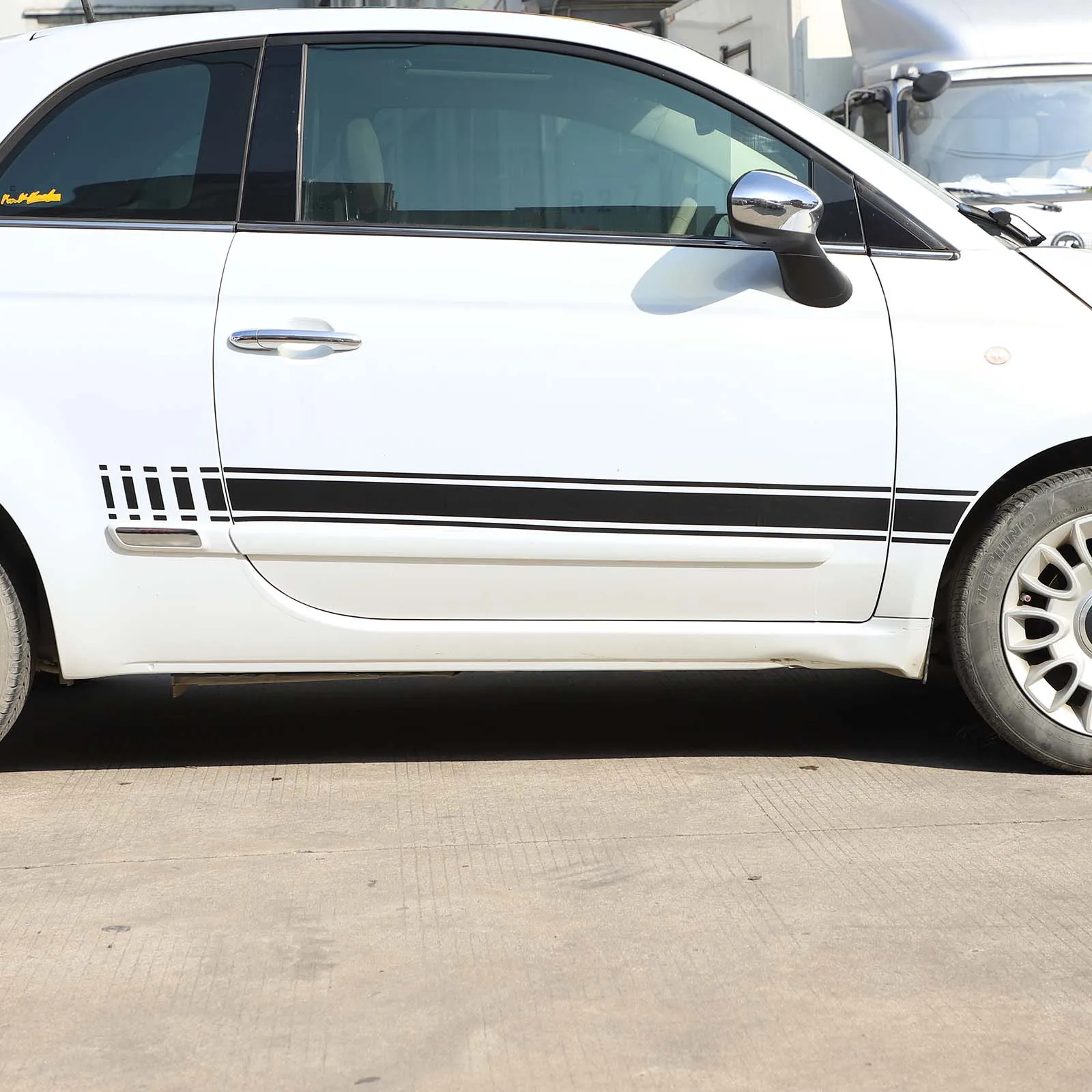 

Виниловая наклейка на боковую полоску для кузова автомобиля Fiat 500 2011-2019