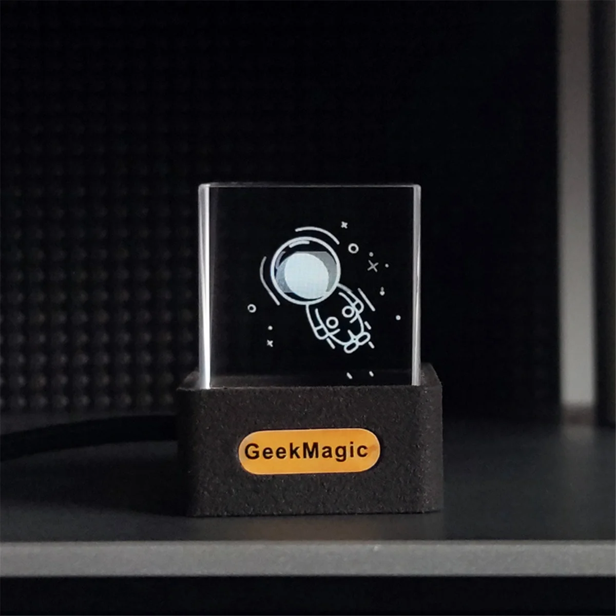 GeekMagic Crystal Cube Фотодисплей Голографическая настольная умная метеостанция