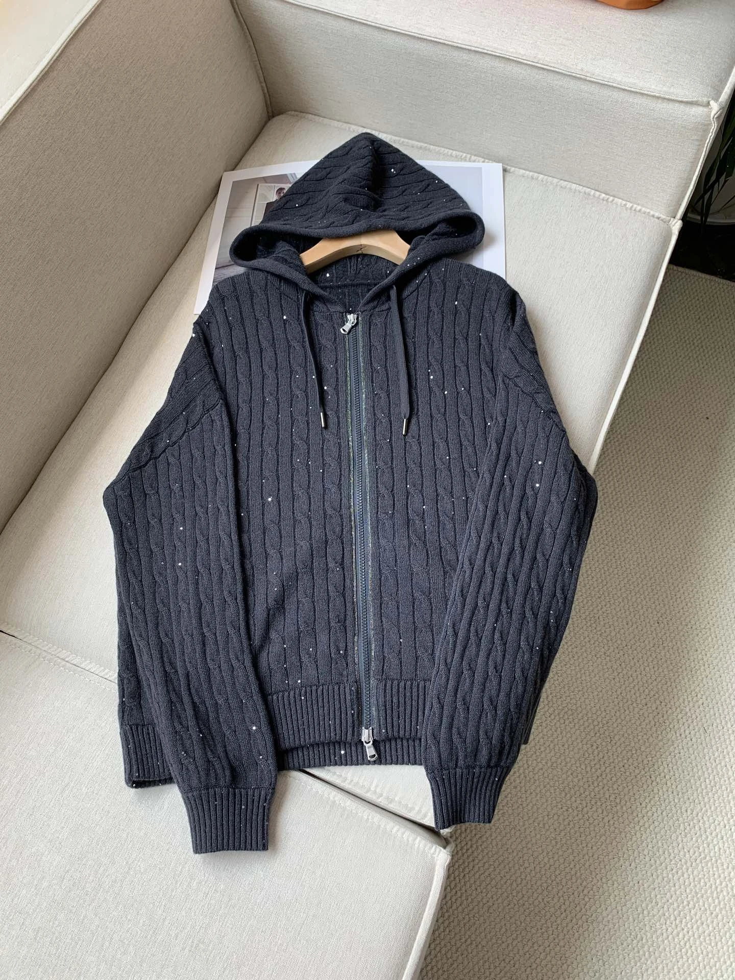 Новая высококачественная куртка с капюшоном блестками и бисером для осени зимы +