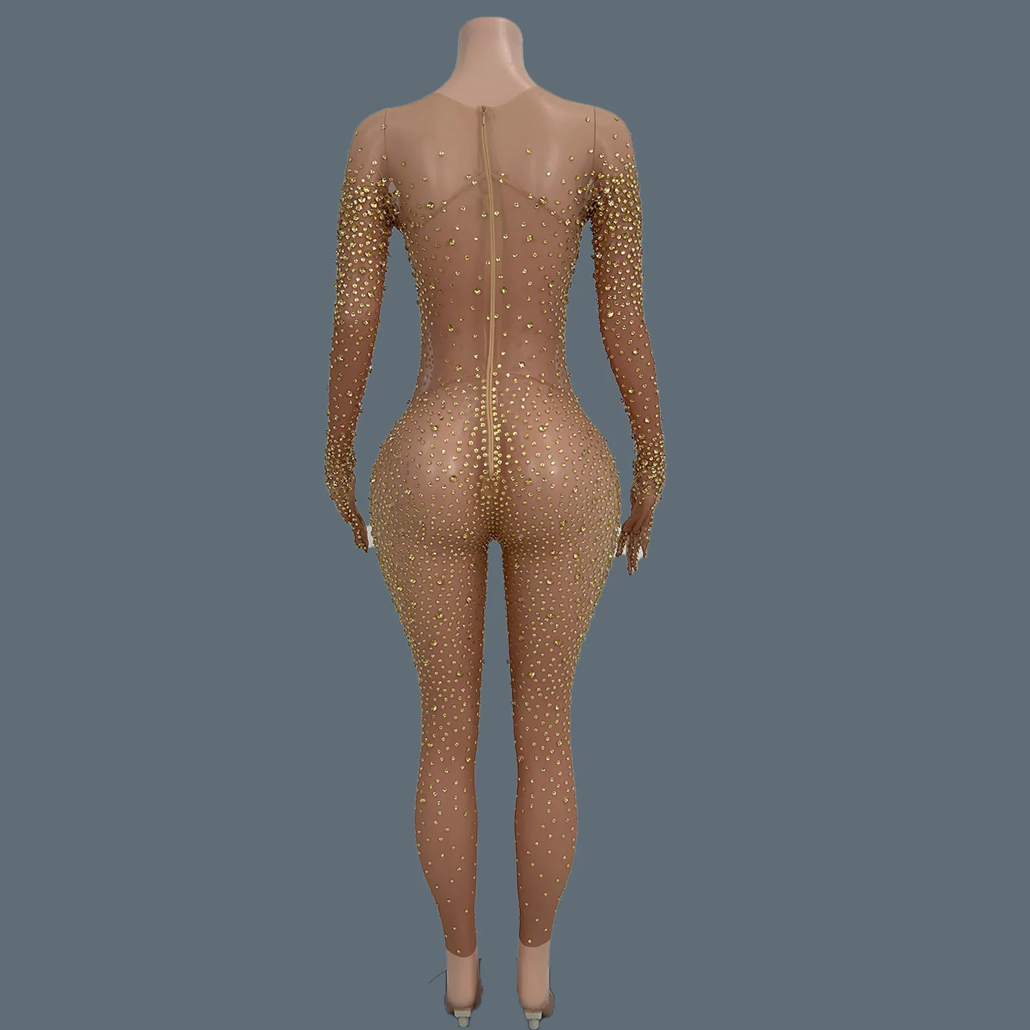 Блестящий комбинезон со стразами