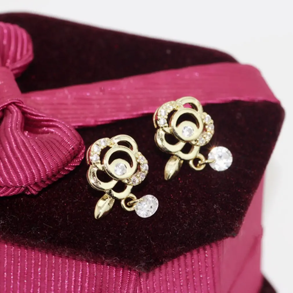 

1 пара, маленькие изысканные серьги-гвоздики