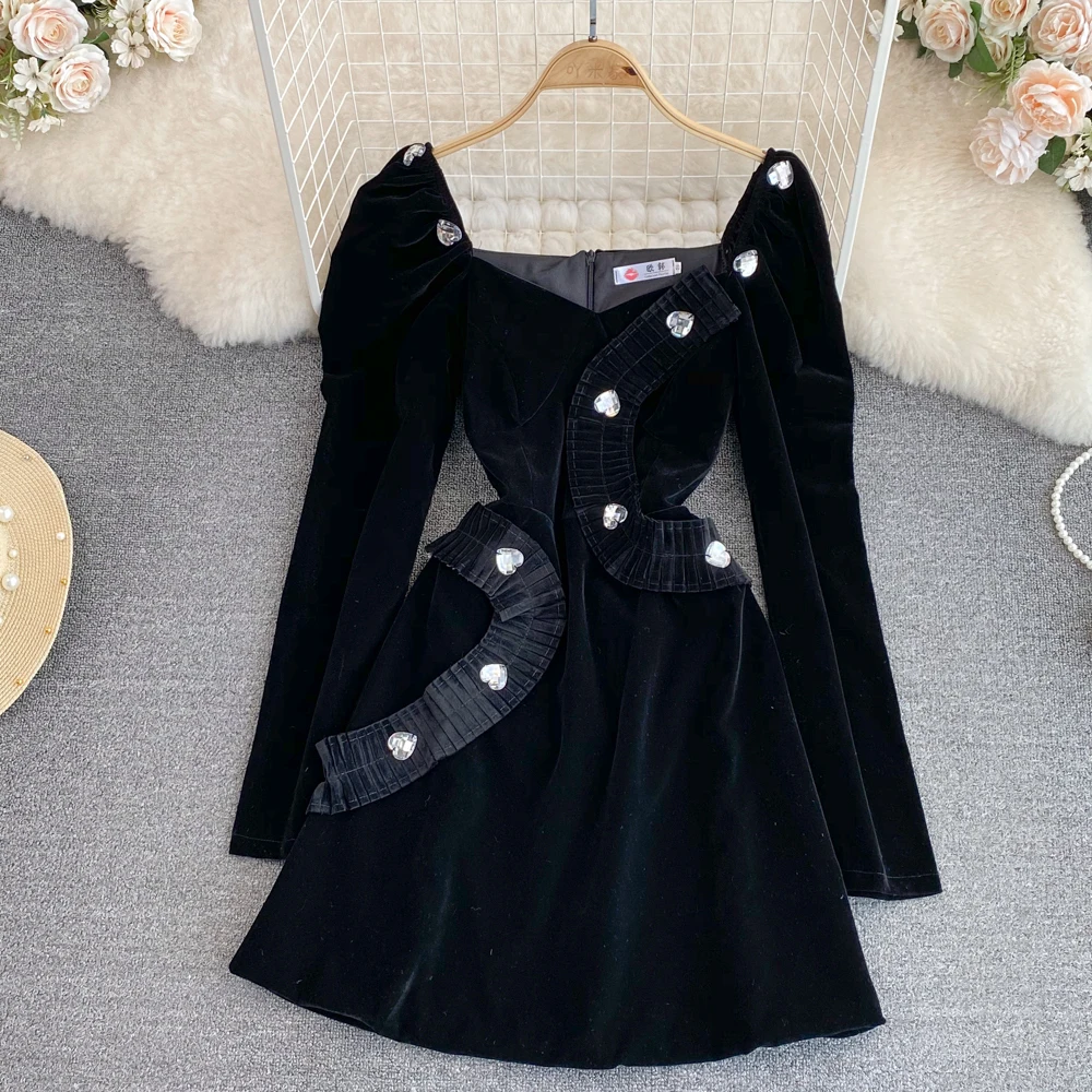 

Осенне-зимнее винтажное французское бархатное платье А-силуэта с квадратным вырезом, длинным рукавом и баской