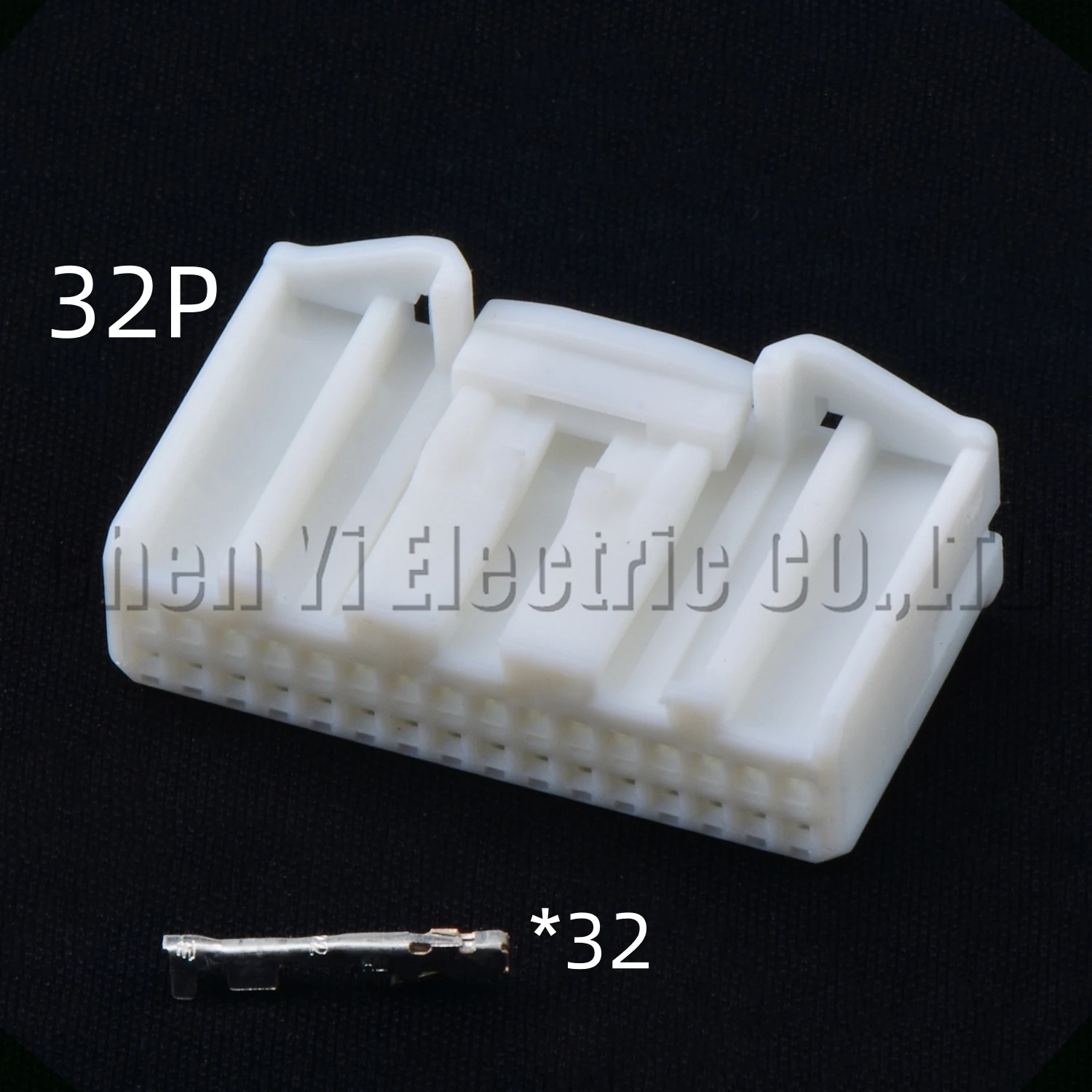 

32-контактные автоматические разъемы, мультимедийный навигационный экран, хост компакт-дисков, жгут проводов, вилка для Toyota Nissan 1318747 -1 1473799 -1 1612268 -1