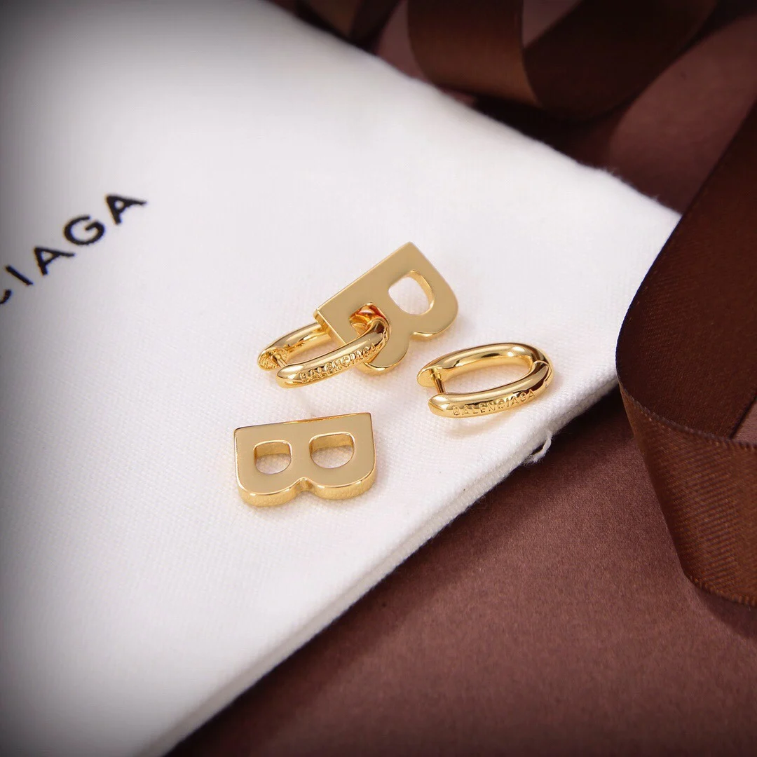 

Новые женские серьги с буквами серии ракеты в простом классическом стиле