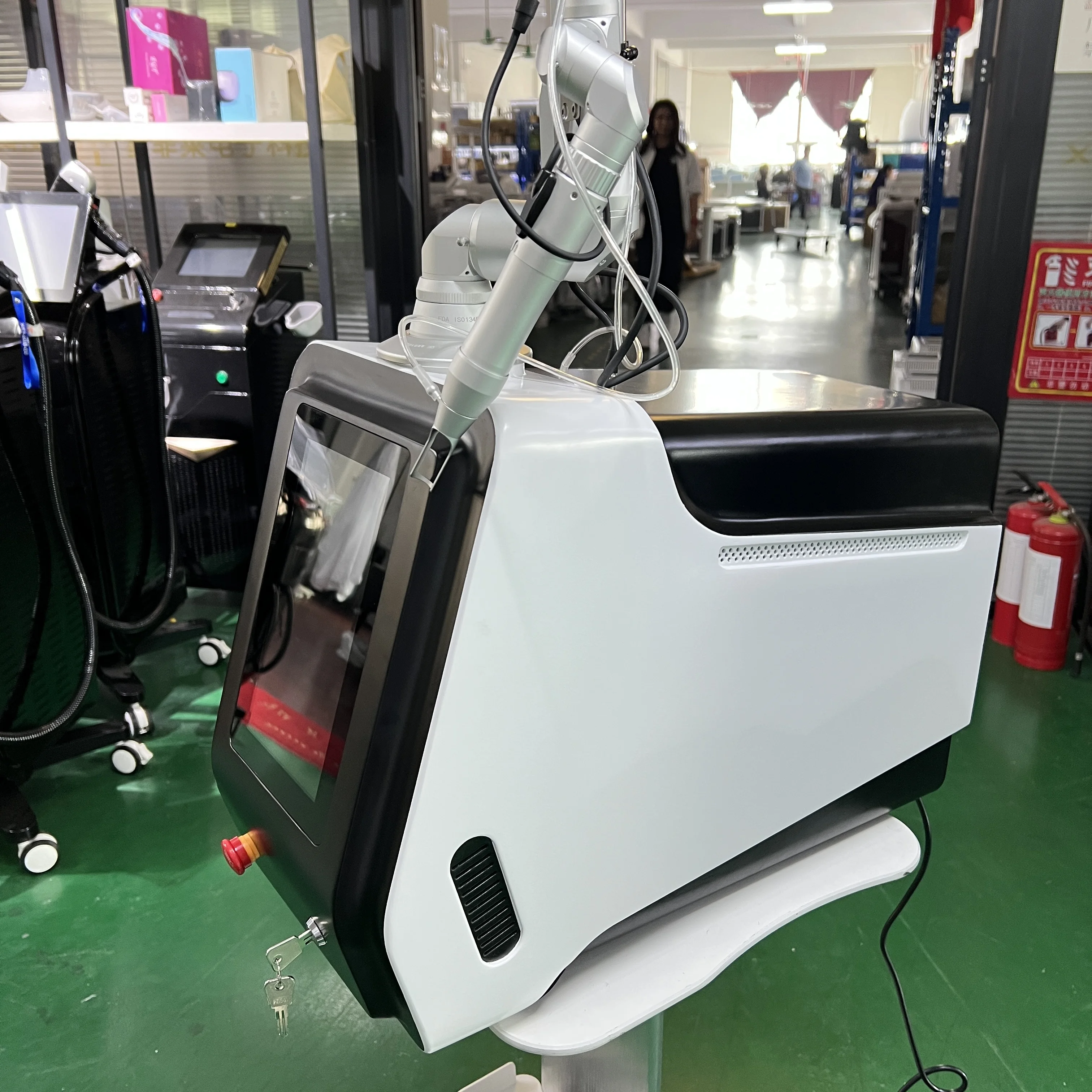 Профессиональный Q Switch Nd Yag Пикосекундный 755 нм Лазерная машина для лечения