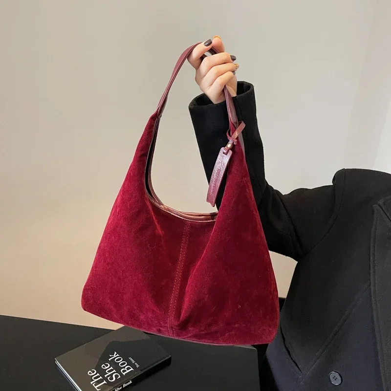 Бархатная пряжка новинка 2024 зимняя женская большая сумка однотонная простая