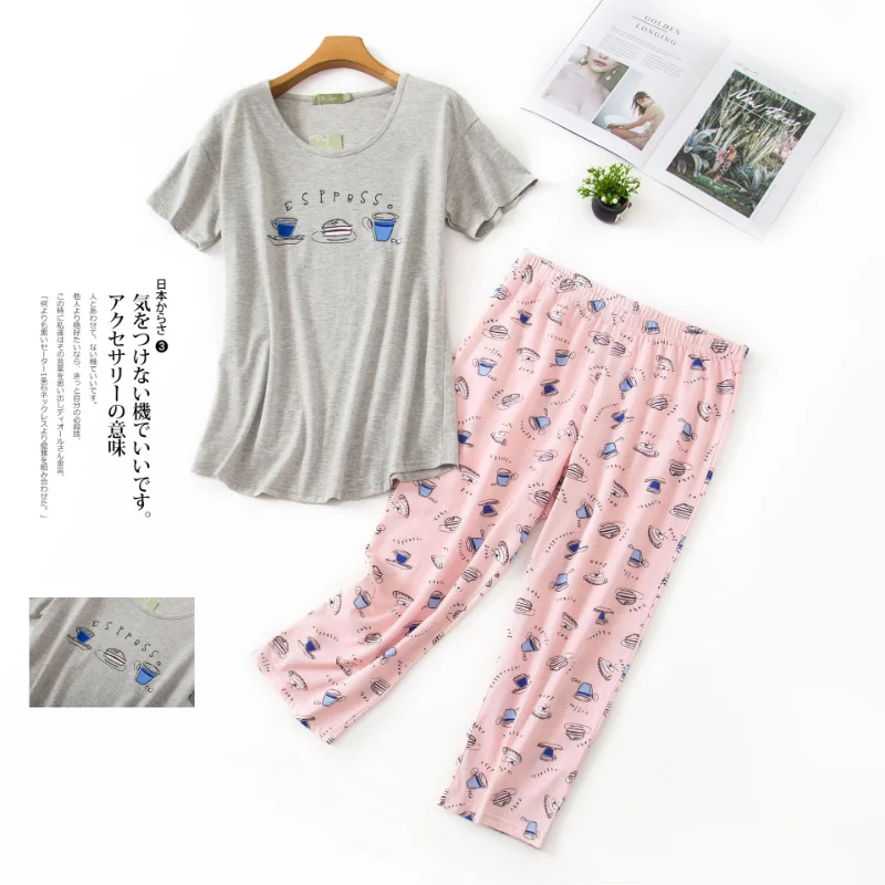 2023 new women's summer short-sleeved capri pants suit knitted cotton home service suit large size ladies pajamas suit