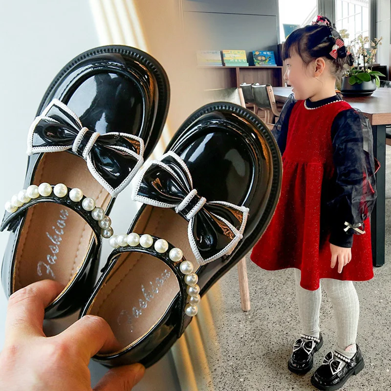 

Кожаная обувь для маленьких девочек, новинка весны 2022, детская обувь принцессы с милым жемчугом и бантом, обувь для выступлений для маленьки...
