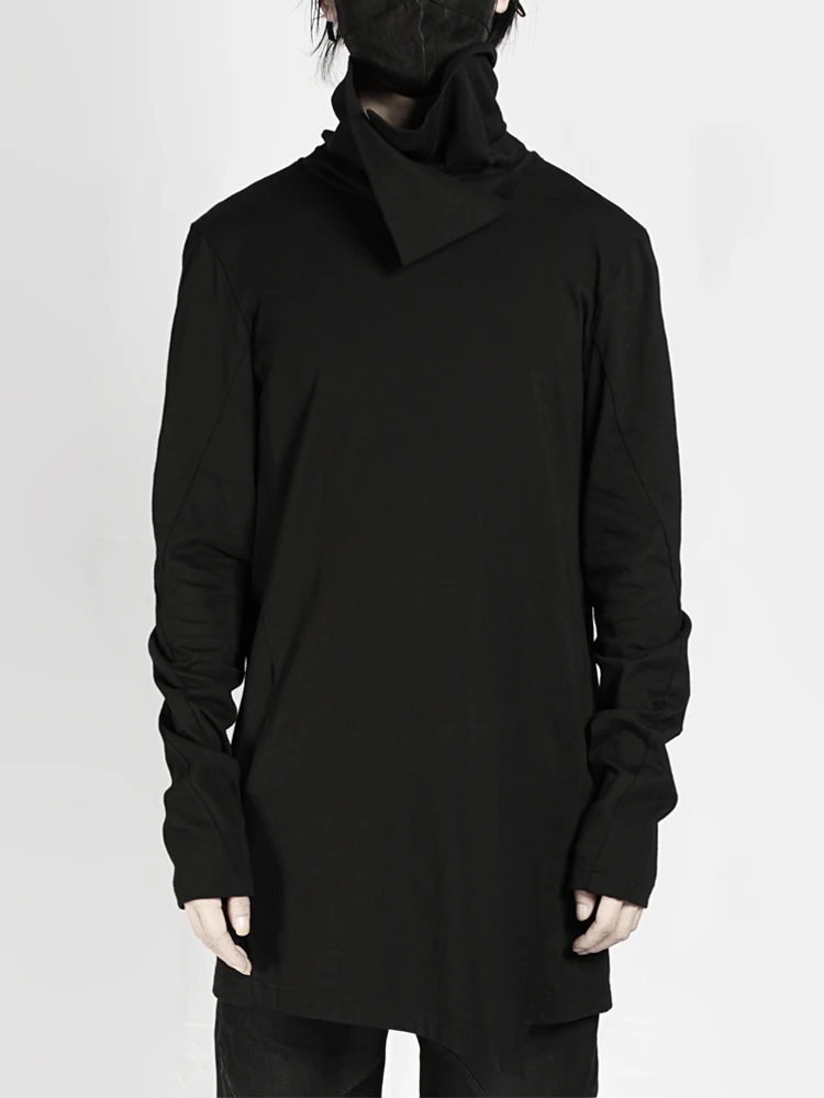 Одежда в авангардном стиле длинный пуловер-водолазка с разрезами и длинным