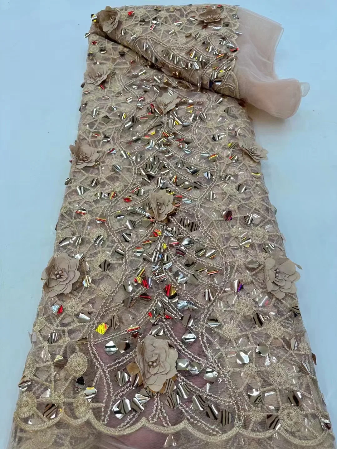 Рисунок 6 - 2023 кружевная ткань с 3D цветами и блестками