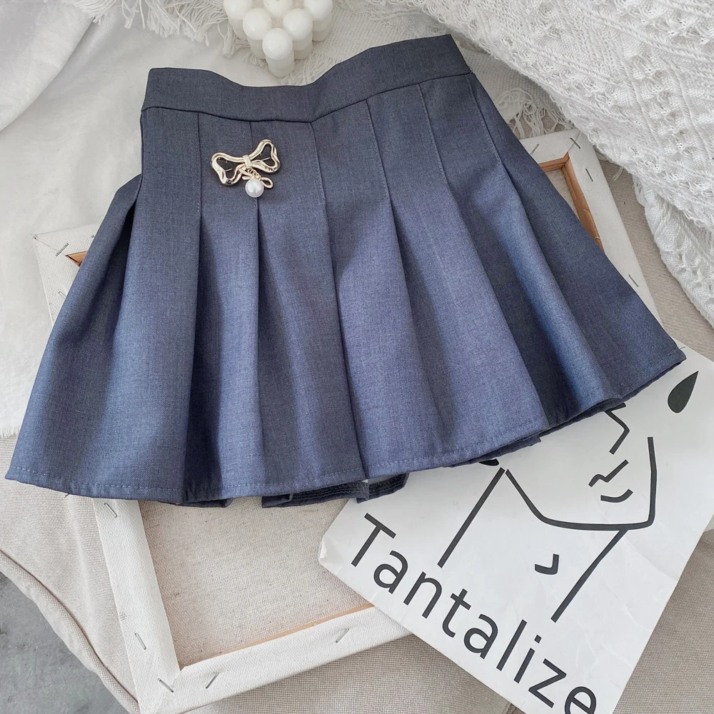 

VigoAnne Girls Spring Summer Pleated Skirts 2022 Solid Kids Metal Pendant Skirt High Waist Girl Children Casual Skirts 3-8 Years
