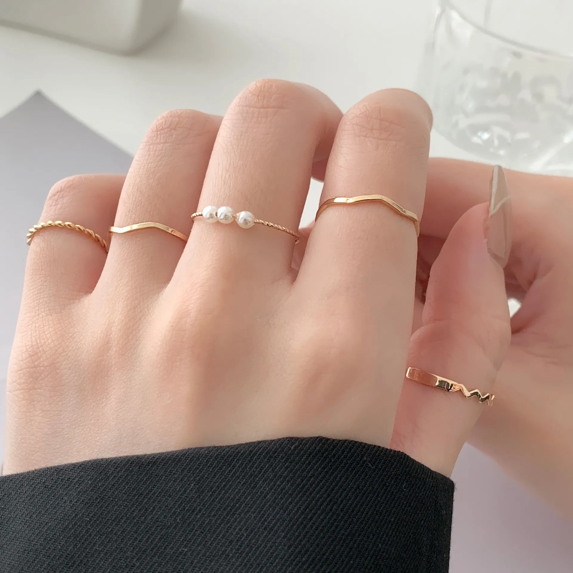 

2022 new ring does not fade niche new simple cold wind Korea stacked glossy pearl ring wholesale female design sense