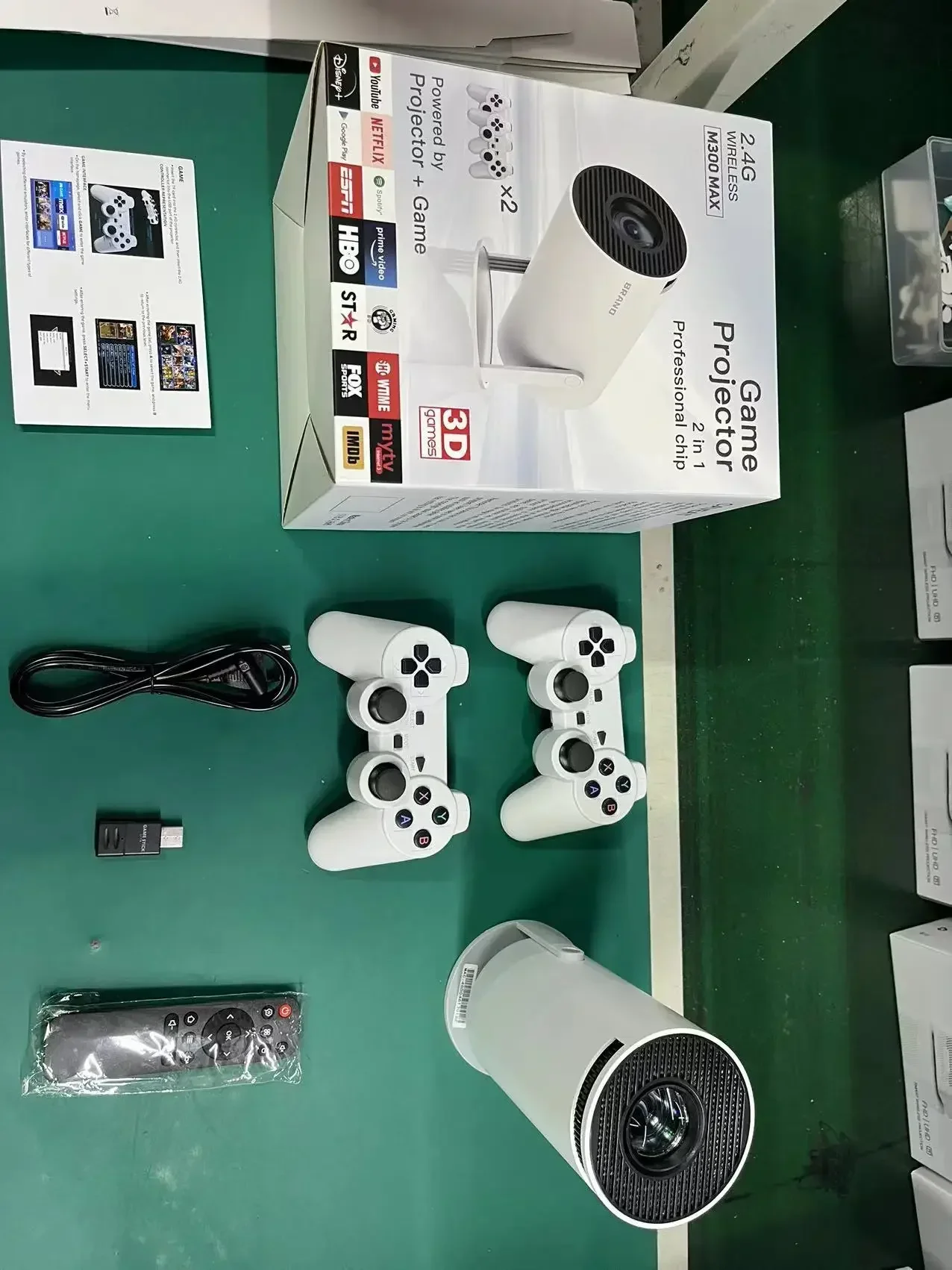 Фото Игровая консоль M300 Max 2 в 1 с беспроводными геймпадами, поддержкой 4K 1080P, Android 11, беспроводной проектор 2.4G №3