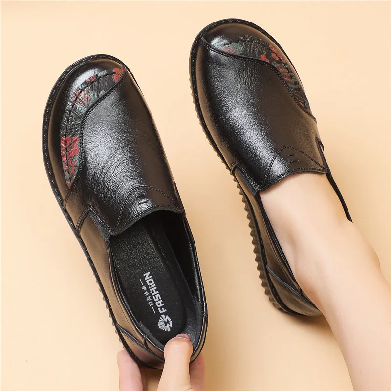 

Genuine Leather Women Flat Shoes Lady Floral Print Flats Ladies Retro Loafers Comfortable Elderly Footwear Casual Female Shoes