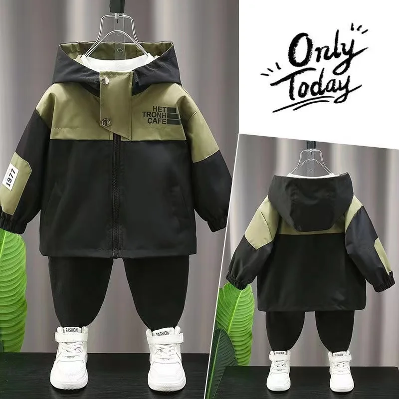 Ветрозащитная куртка для мальчиков