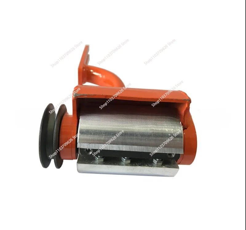 Для прикрепления к цепной Пиле устройство для обрезки и очистки бревен