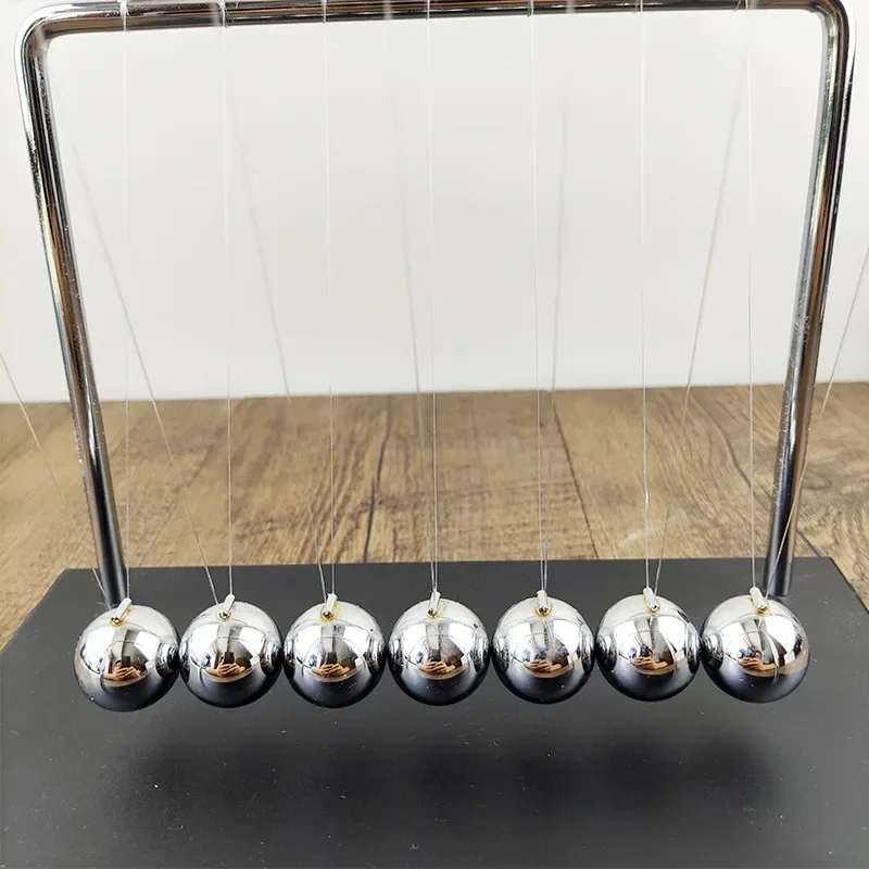 Механический маятниковый шар Ньютона из дерева