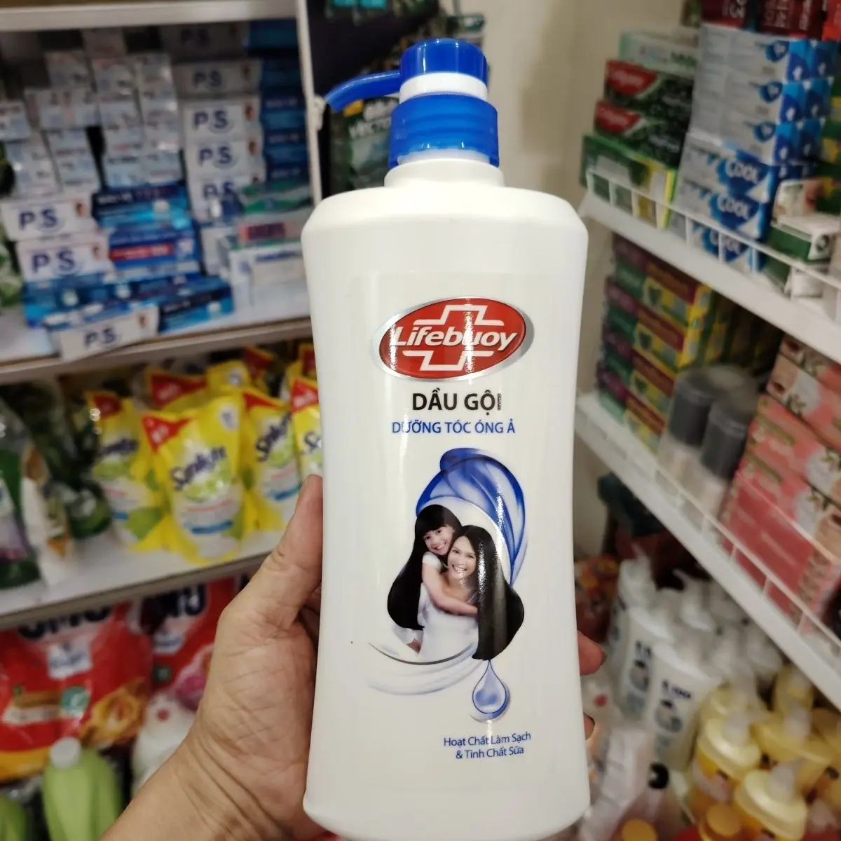 Фото Вьетнамское средство Lifebuoy 640 мл – гидролизованный молочный протеин, укрепляет слабые и тонкие волосы, для тонких прядей, мягкая, гладкая текстура. №1
