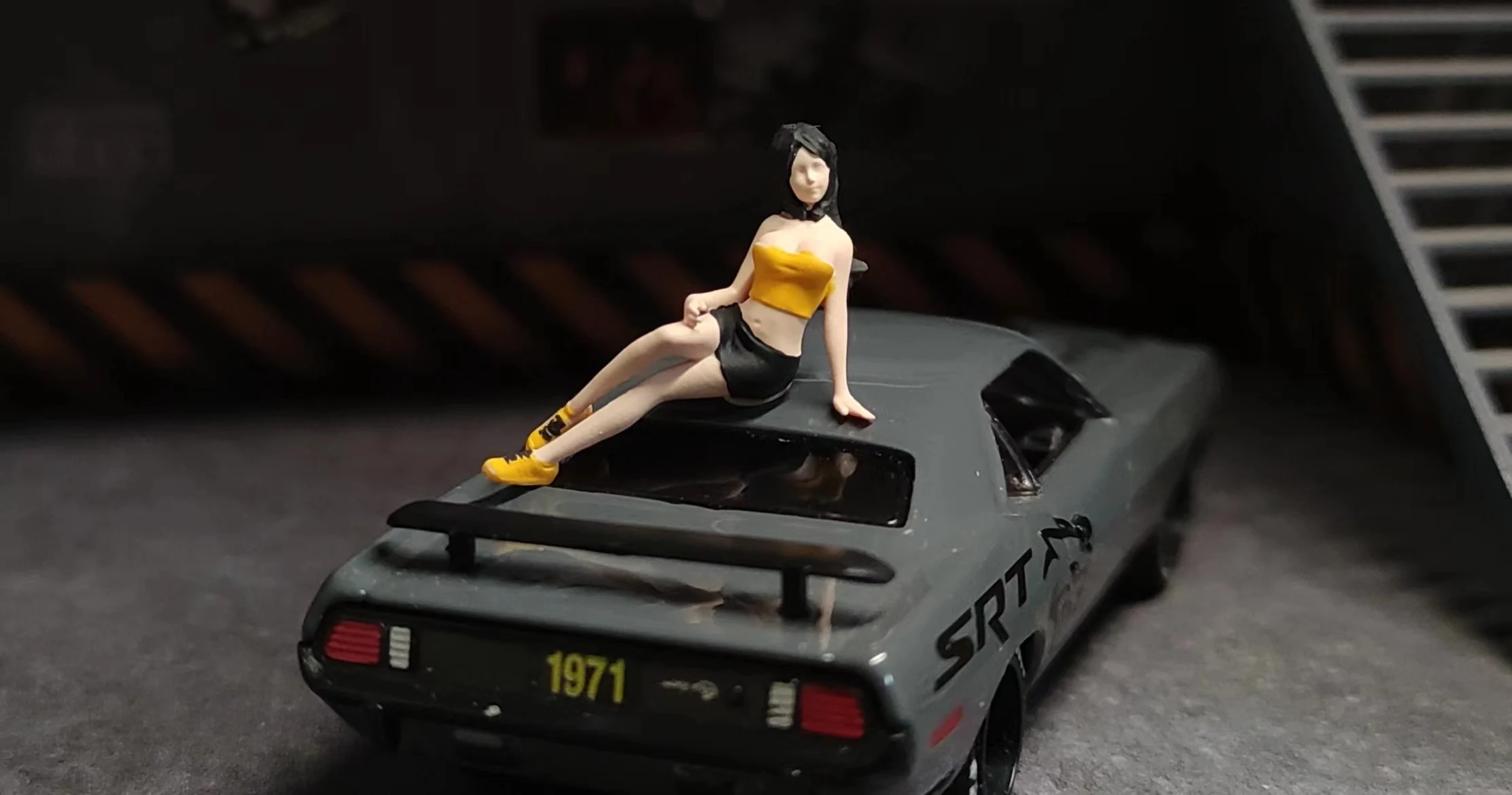 

Spot unintentionally produced 1:64 Angel doll model car model scene decoration with ornaments