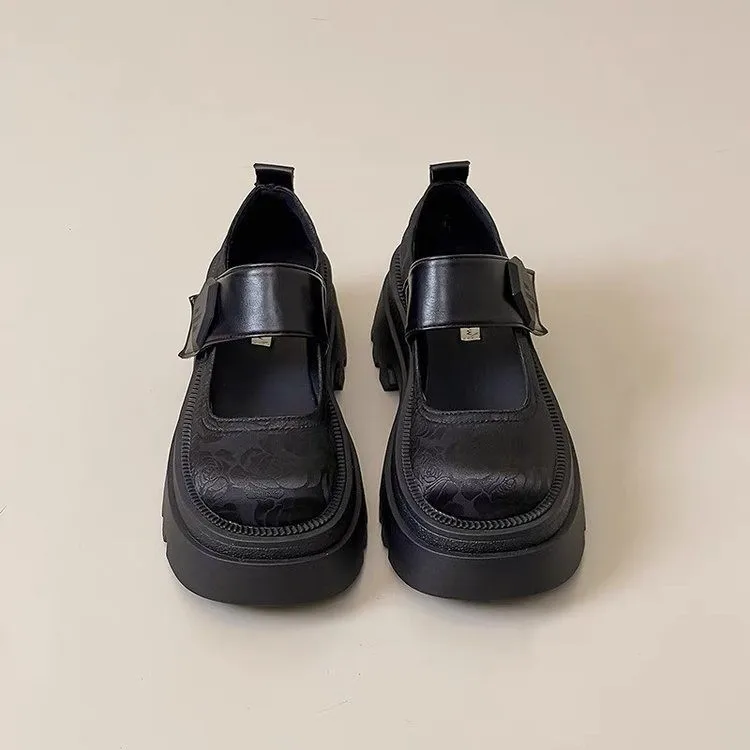 Женские маленькие кожаные туфли с принтом и вышивкой наклейки на сезон 2024 новые